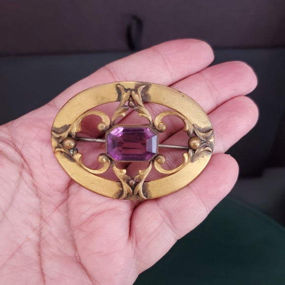 Unbranded Jewelry - VTG Oval Brooch Sash Pin Brass Purple Emerald Cut Stone Art Nouveau Victorian